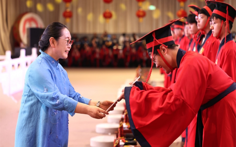 金秋揚(yáng)帆，逐夢(mèng)遠(yuǎn)航！榮程學(xué)子成人禮儀式