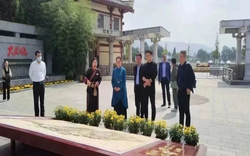 全國人大代表、中國民間商會副會長、全聯(lián)女企業(yè)家商會會長、天津榮程祥泰集團(tuán)董事會主席張榮華到靈寶市考察傳統(tǒng)文化保護(hù)傳承