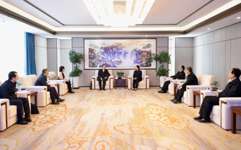 中共天津市委統(tǒng)戰(zhàn)部副部長、市工商聯(lián)黨組書記郝樹民一行到榮程集團(tuán)慰問調(diào)研