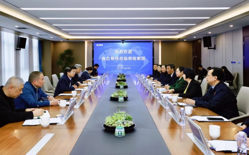 榮程集團(tuán)董事會(huì)主席張榮華與天津紡織集團(tuán)黨委書記、董事長葛傳兵開展座談交流