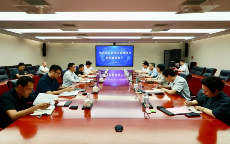 榮程集團黨委書記、融誠物產(chǎn)總經(jīng)理張穎與武清區(qū)領導開展座談交流