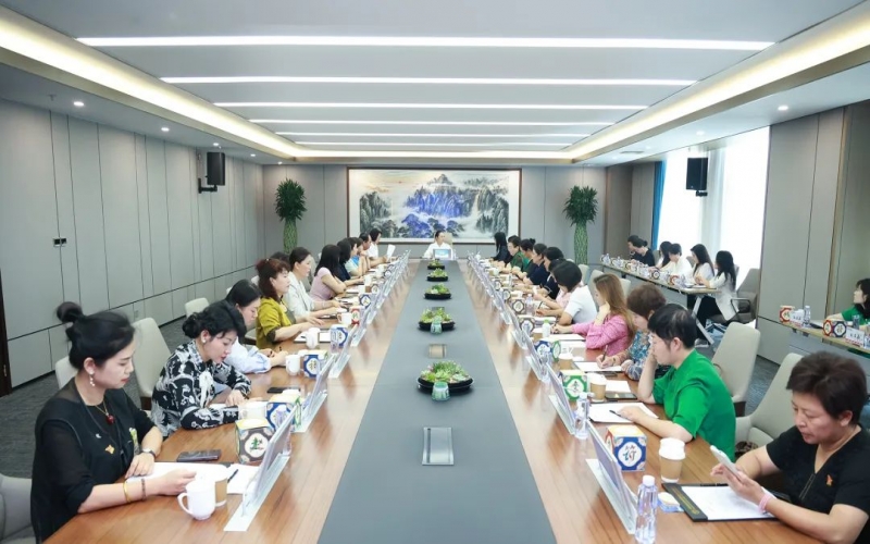 喜迎七一 向黨獻(xiàn)禮 - 張榮華主席與淄博市女企業(yè)家商會(huì)一行座談交流，凝聚她力量，展現(xiàn)她擔(dān)當(dāng)！