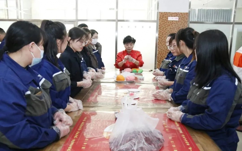 巧手捏面塑 指尖傳非遺！榮程鋼鐵這場(chǎng)活動(dòng)超有趣